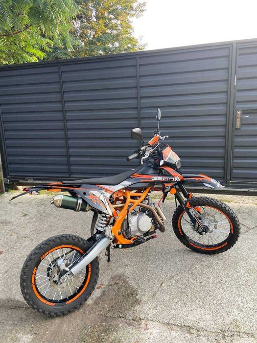 Мотоцикол ген 125 кубів
