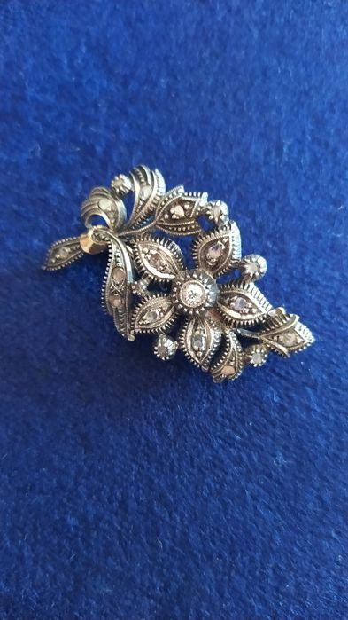 Peças de prata com ouro