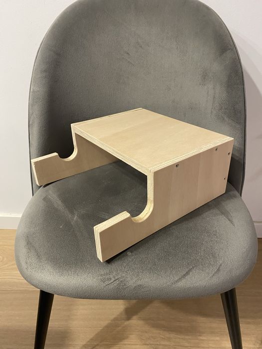 Suporte feito em madeira para pendurar bicicleta