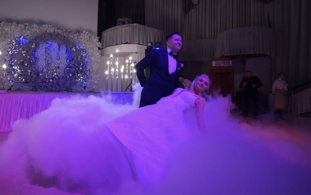 Тяжелый дым. Холодные фонтаны. Важкий ,низкий дым на свадьбу.