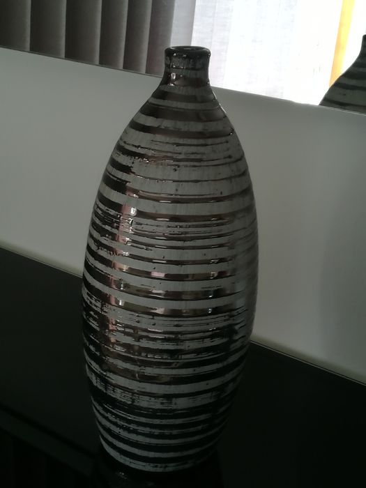 Para desocupar. Jarra e moldura como novas