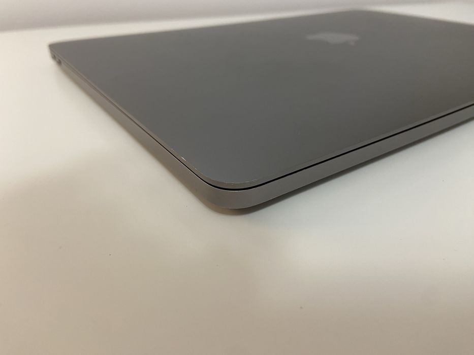 Macbook Pro 2017 13” 8GB 250GB