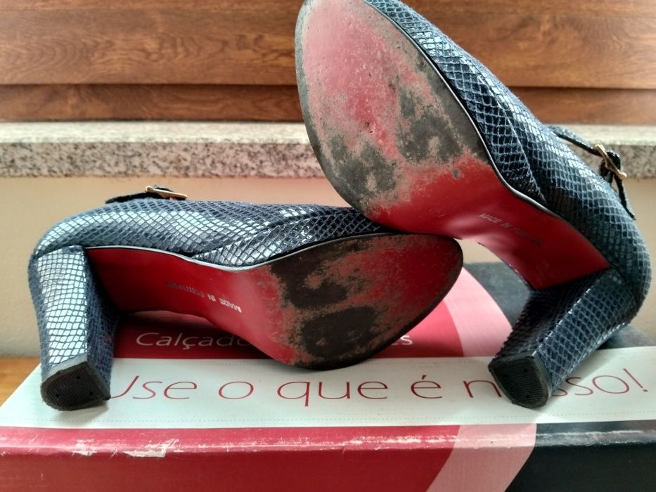 Sapatos fechados 35