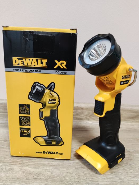 Акция! Фонарь DeWALT DCL040