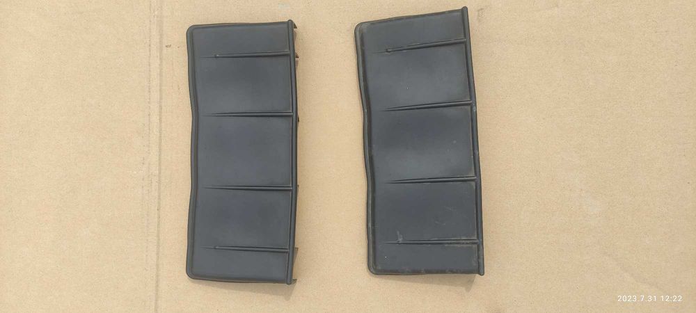 Fiat 126p osłony wlotów powietrza klapy tylnej - używane dobra jakość