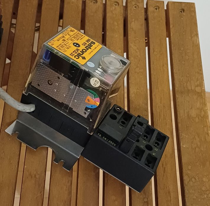 Satronic MMI 810 sterownik regulator automat palnik gazowy