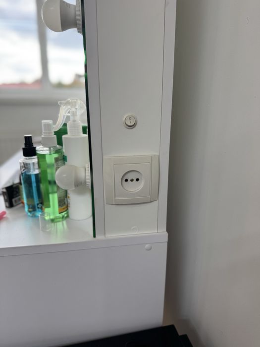 Дзверкало з підсвіткою та тумбою б/у