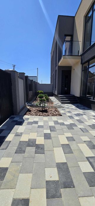 Продається дуплекс на Червениці