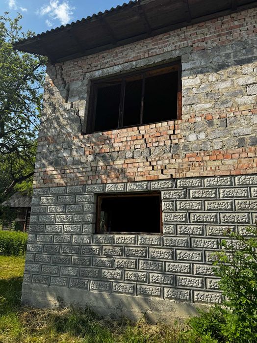 Продам будинок (незавершене будівництво) з земельною ділянкою 0.12 га