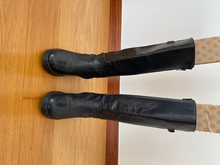 Botas de Pele, cano alto, pretas (excelente estado)