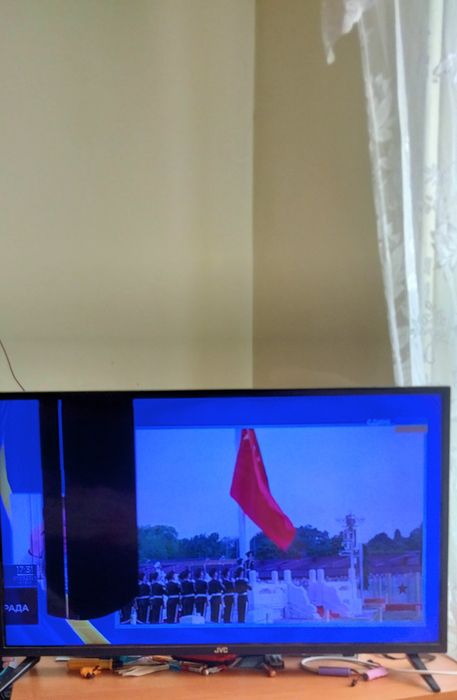 Телевізор JVC 32 Працює