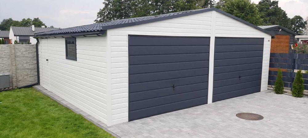 Garaż dwustanowiskowy akrylowy dwie bramy dwuspadowy