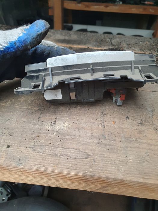 schowek popielniczka audi a4 b8 2.0 tdi 8k0857951 europa