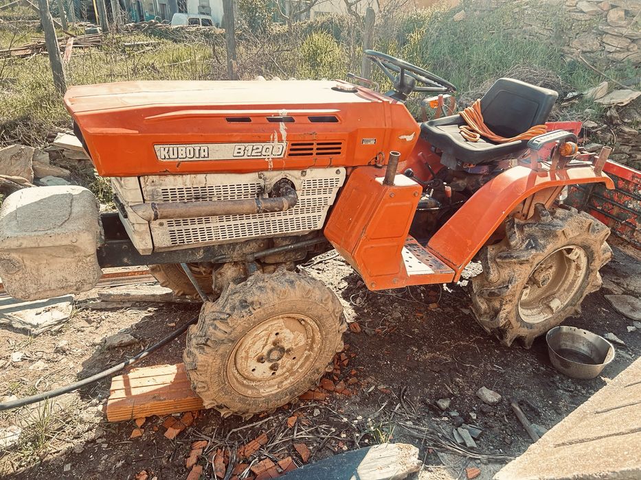 Kubota em bom estado pronto para trabalhar