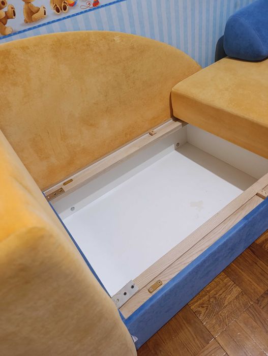 Продам диван - гарне спальне ліжко