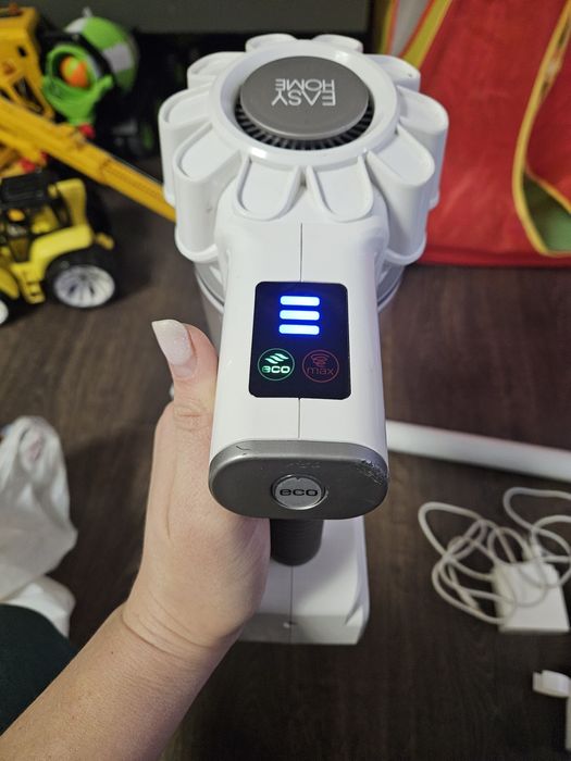 Продам ручной аккумуляторный пылесос Easy Home