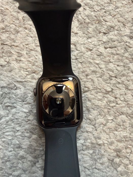 Apple Watch Series 4 44mm Space Gray + ремінець нейлоновий та плівка