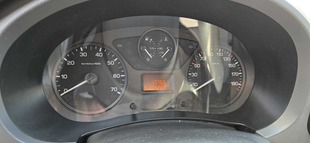 Peugeot Partner 3 Lugares, Ar Condicionado, Bluetooth.