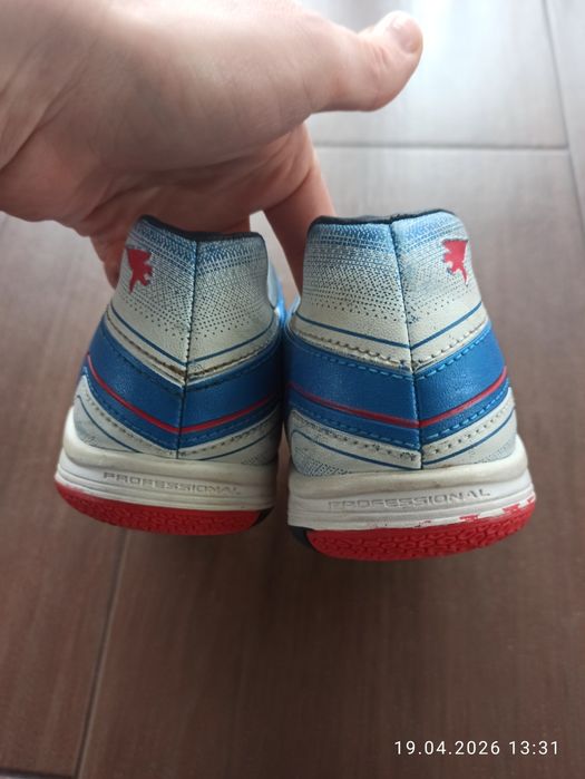 Buty dla chłopca piłkarskie