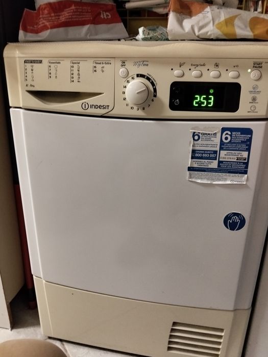 Máquina secar roupa Indesit