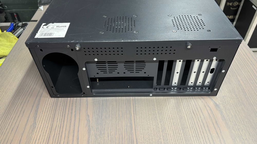 Obudowa komputera RACK
