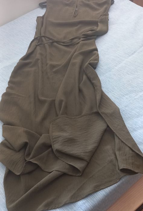 Vestido midi  fluido   verde azeitona da Mango