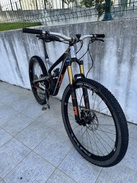 YT Jeffsy 29 CF Pro Race