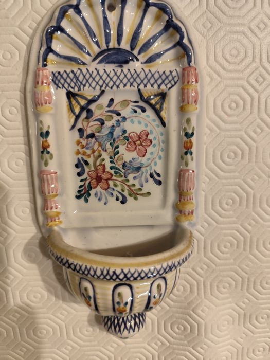 Pia de Água Benta de Valadares, a cerâmica de Gaia Pintura Manual nume