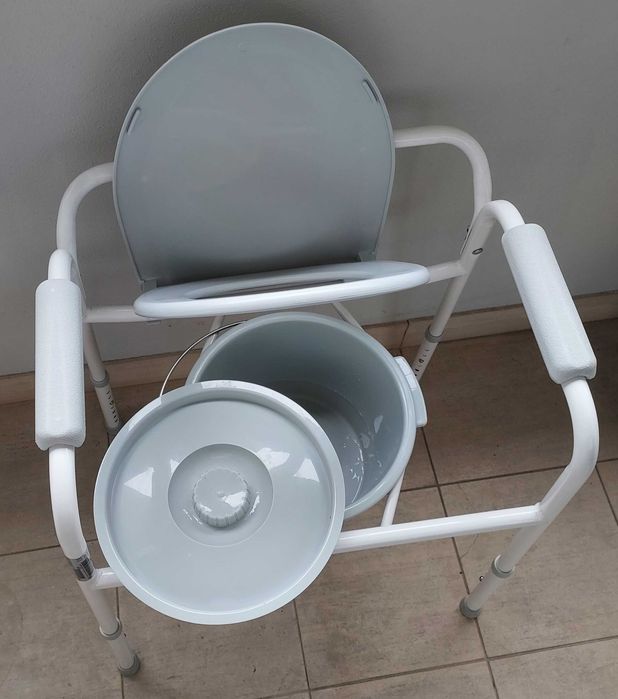 Cadeira sanitária / Alteador de sanita Invacare Styxo 2 – 3 em 1 - Como novo