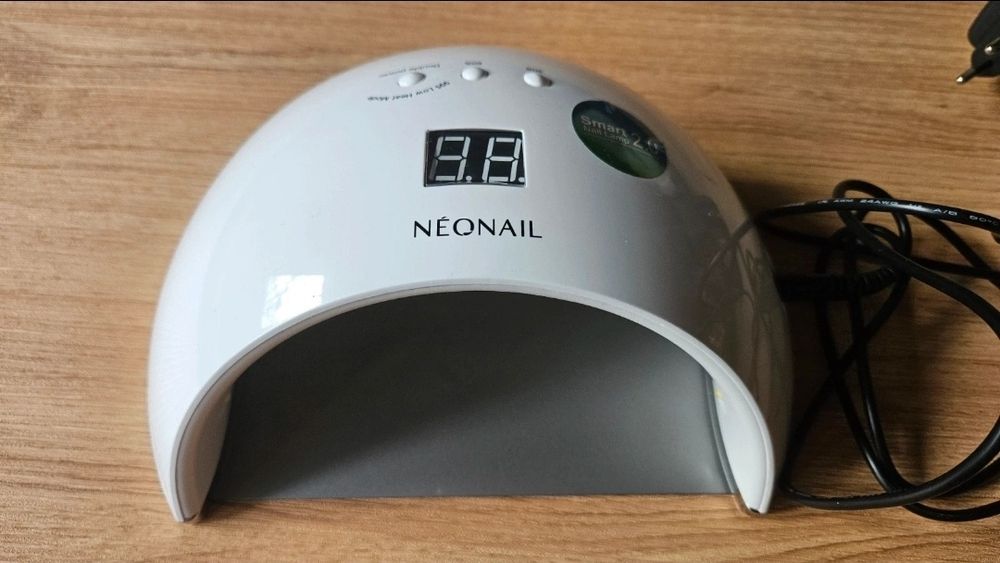 Lampa do paznokci z metalową taflą LED Neonail