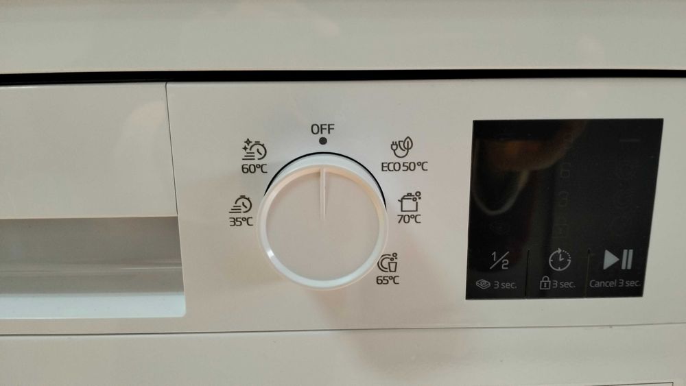 Máquina de Lavar Loiça BEKO DVN05320W como nova, com 2 anos de garantia