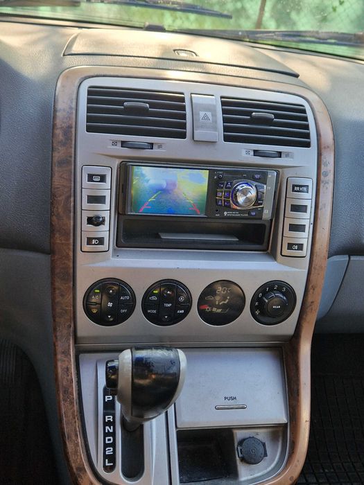 Kia Carnival van