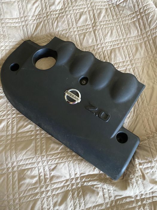 Декоративнанакладка на двигун