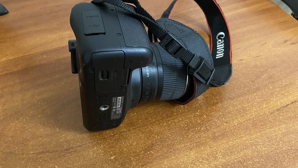 Фотоапарат Canon професійний з об’єктивом та акумулятором | Повністю справний, відмінний стан