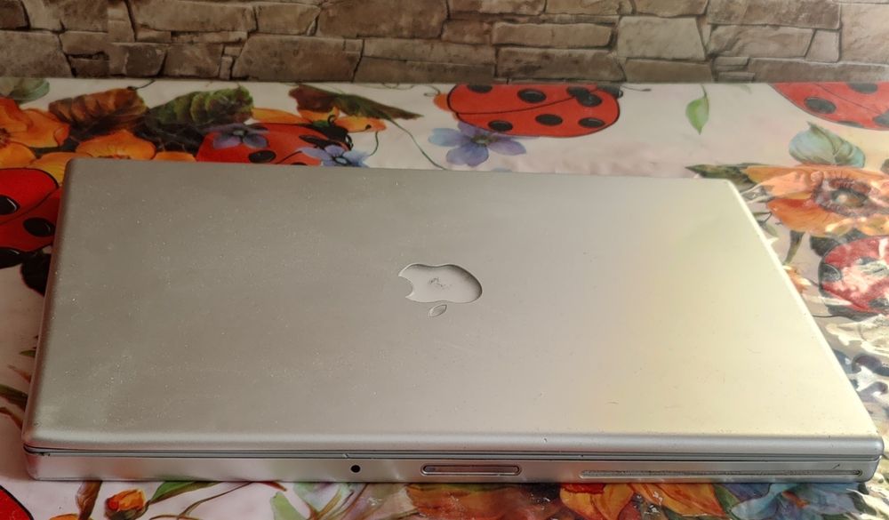 MacBook Pro 15    /4GB