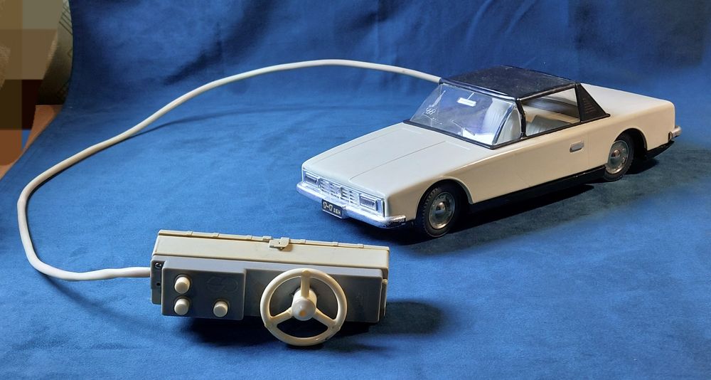 Електромеханічна іграшка машинка-кабріолет 17-17 ЛЕН,СРСР,1970-ті роки