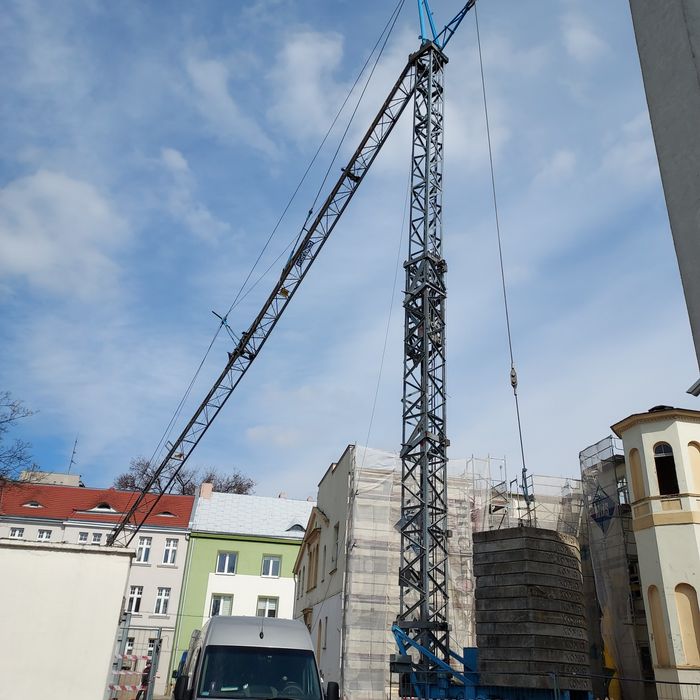 Żuraw budowlany dolnoobrotowy, szybkomontujący