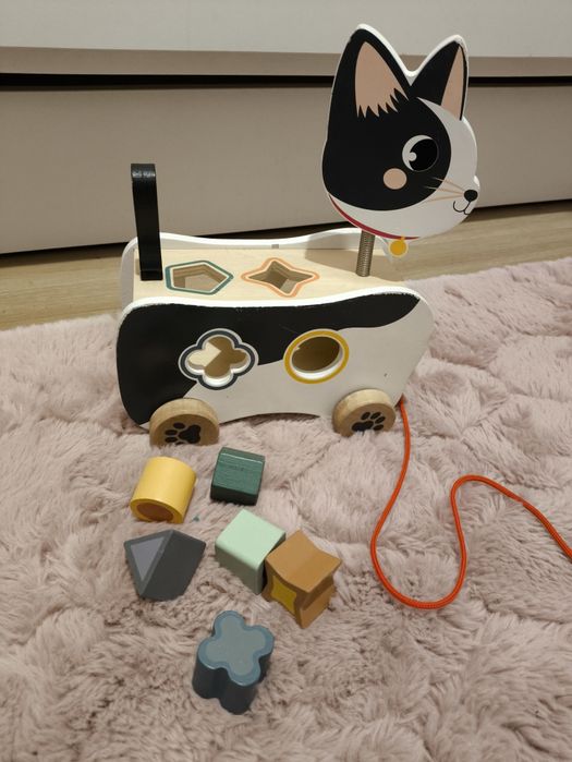 Sorter -kot drewniany na sznurku