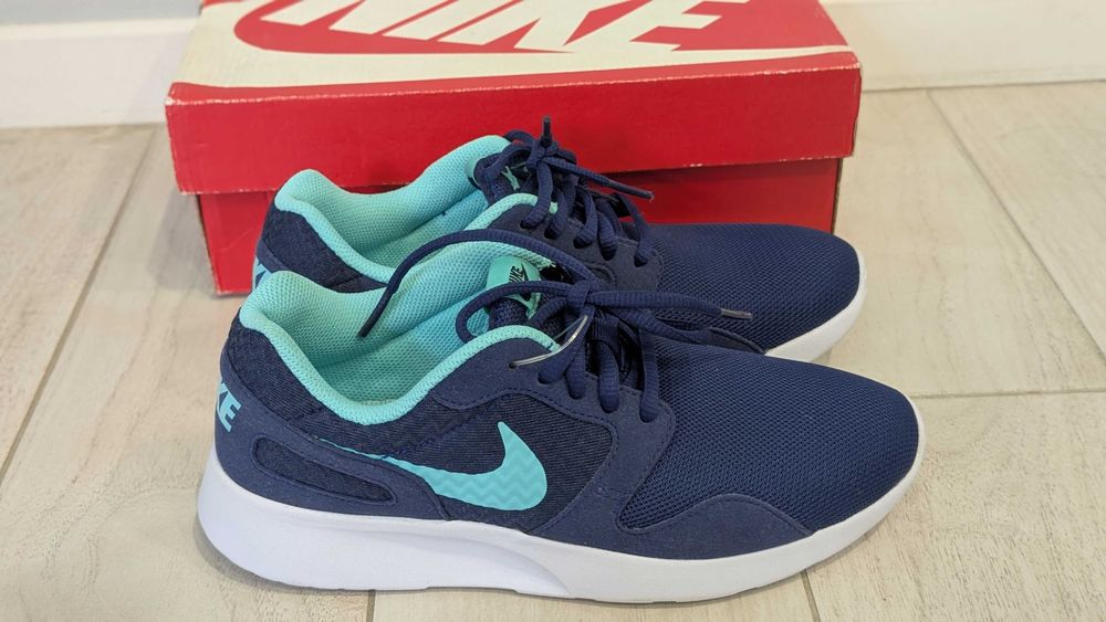 Продаю нові жіночі кросівки Nike Kaishi