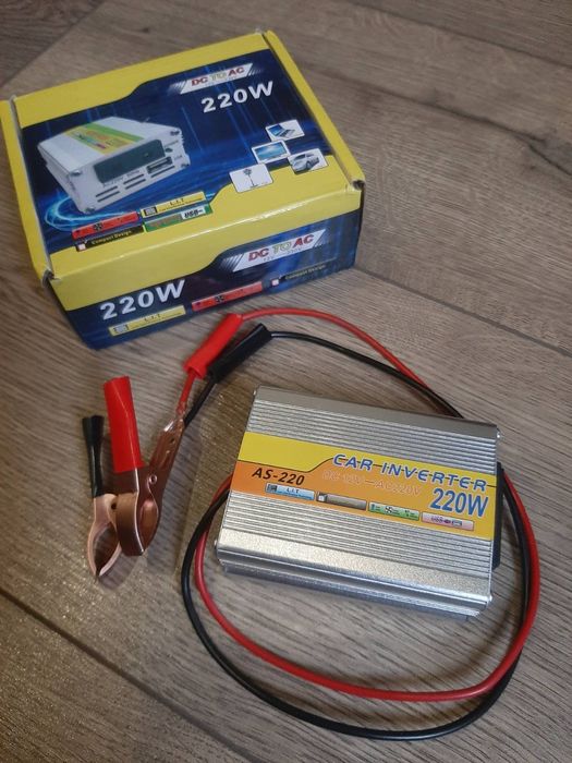 Инвертор . 12 В преобразует в 220В. Інвертор