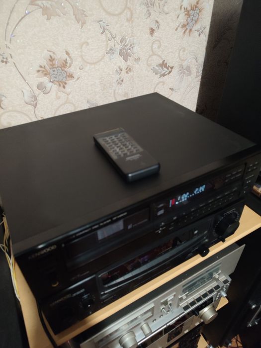 Сиди проигрыватель kenwood DP-М6640.