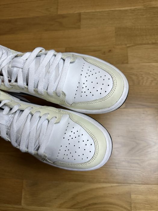 Кросівки жіночі Nike Air Jordan 1 Mid Coconut Milk розмір 39 25 см