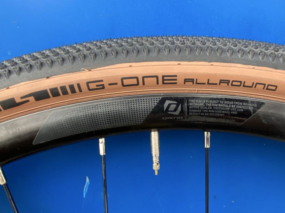 Komplet kót syncros + opony SCHWALBE G-One Allround