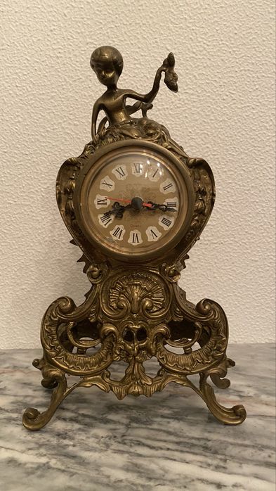 Relogio de mesa em bronze dourado