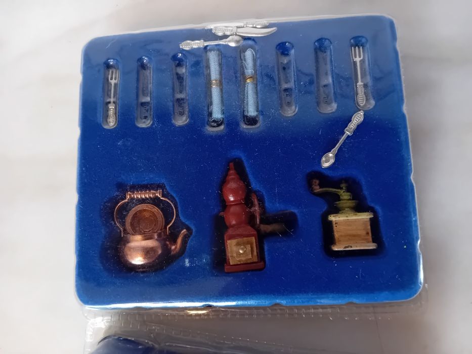 Conjunto de Miniaturas Antigas Utensílios