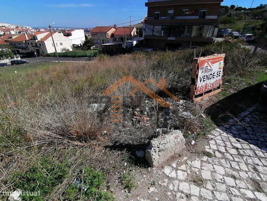 Lote de terreno urbano com 225 m2, para moradia geminada, composta ...