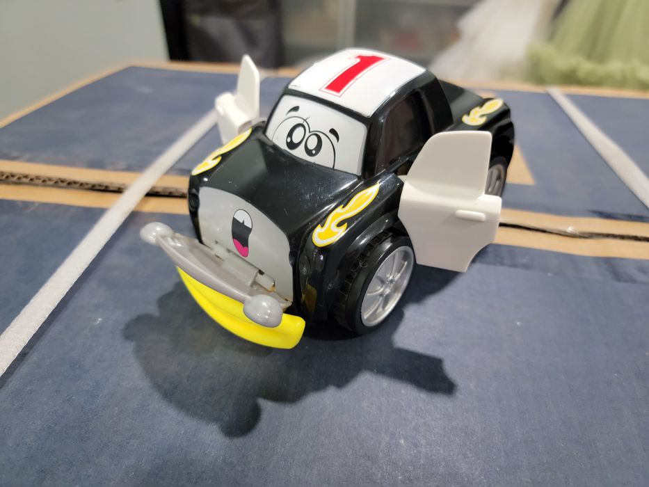 Детская машинка на батарейках Chicco