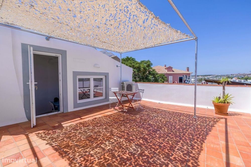 Moradia Em Banda Com Vista Para O Mar Para Venda No Centro Histórico D