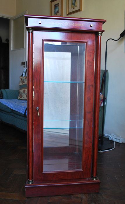 Móvel expositor / Vitrine de sala, com iluminação