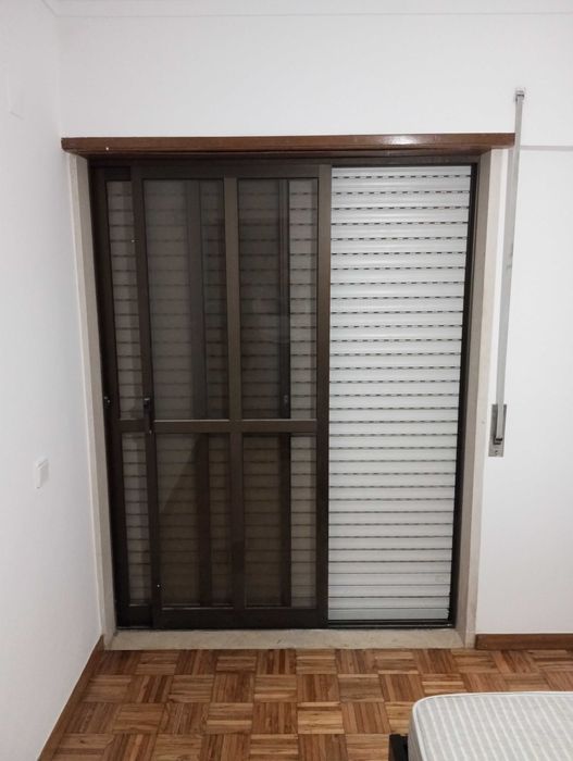 13€ Arranjo Estores em Janelas e Estores em Portas por 23€.